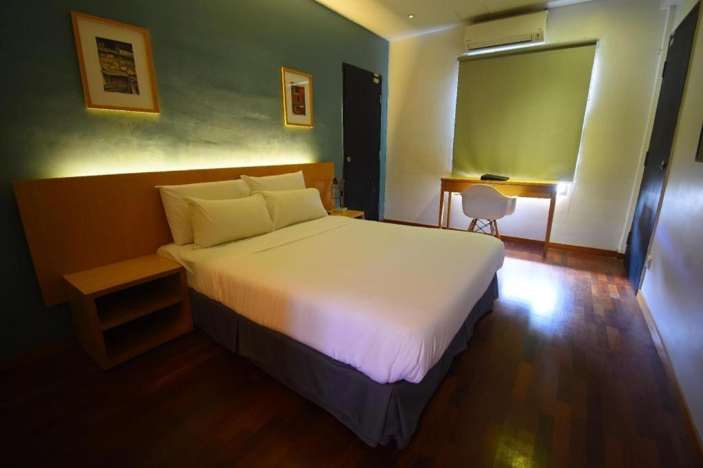 Quayside Hotel Malacca Exterior photo